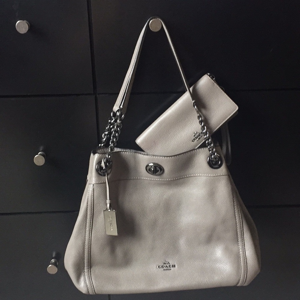 Coach purse🌺 plus free wallet